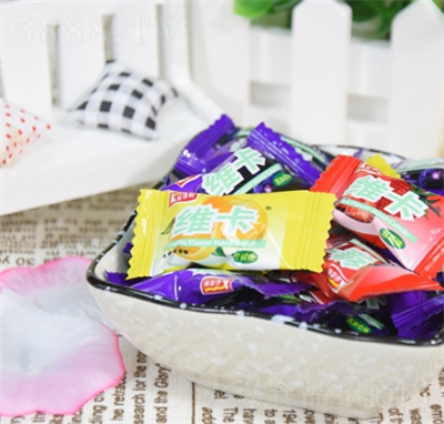 ������S��Ӳ�Ƕ��ζ���eС��ʳ